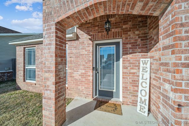 37 E Fairlane Place, Sapulpa, OK 74066