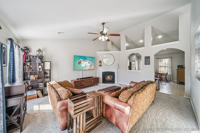 37 E Fairlane Place, Sapulpa, OK 74066