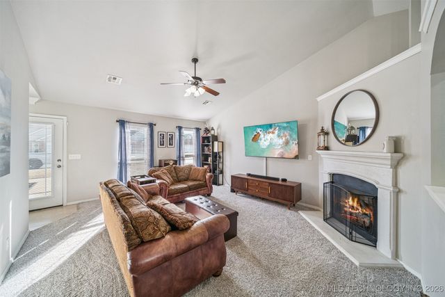 37 E Fairlane Place, Sapulpa, OK 74066