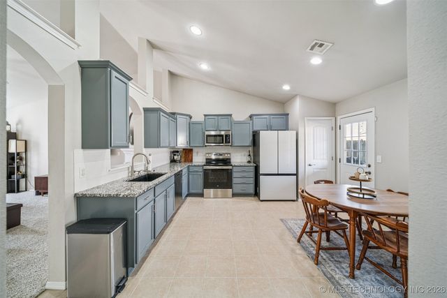 37 E Fairlane Place, Sapulpa, OK 74066