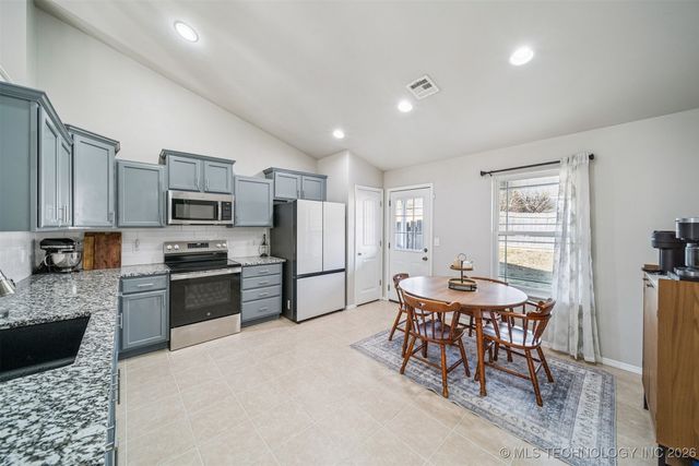 37 E Fairlane Place, Sapulpa, OK 74066