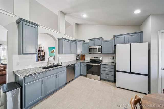 37 E Fairlane Place, Sapulpa, OK 74066