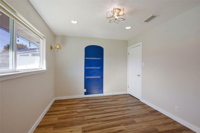 1716 Westwood LN, Georgetown, TX 78628