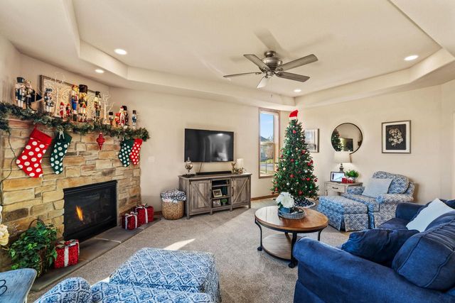 305 Century Oak DRIVE, Waukesha, WI 53188