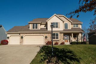 305 Century Oak DRIVE, Waukesha, WI 53188