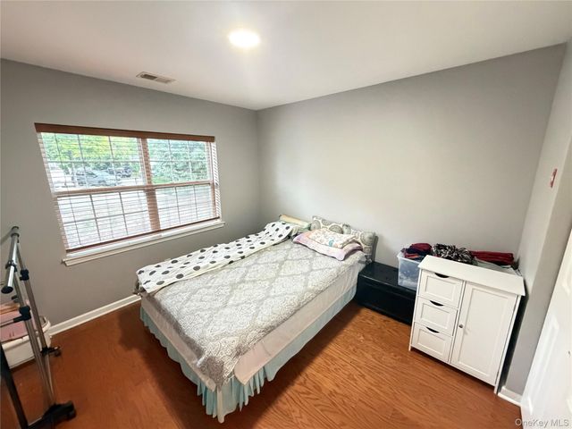 3-31 Endeavor Place B, College Point, NY 11356
