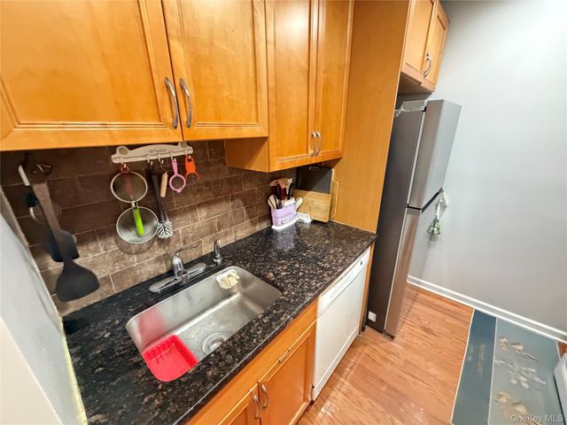 3-31 Endeavor Place B, College Point, NY 11356