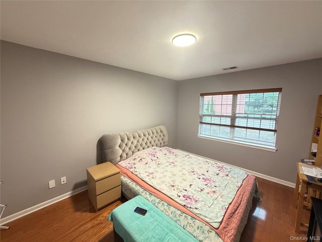 3-31 Endeavor Place B, College Point, NY 11356
