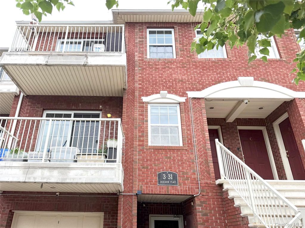 3-31 Endeavor Place B, College Point, NY 11356