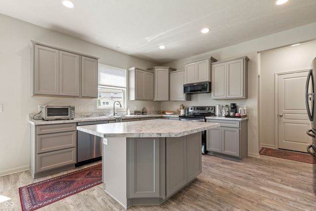 1212 Bedford Drive, Avon, IN 46123