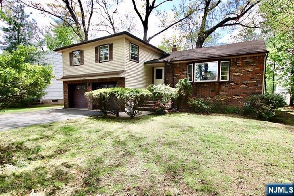 5-22 Dorothy Street, Fair Lawn, NJ 07410