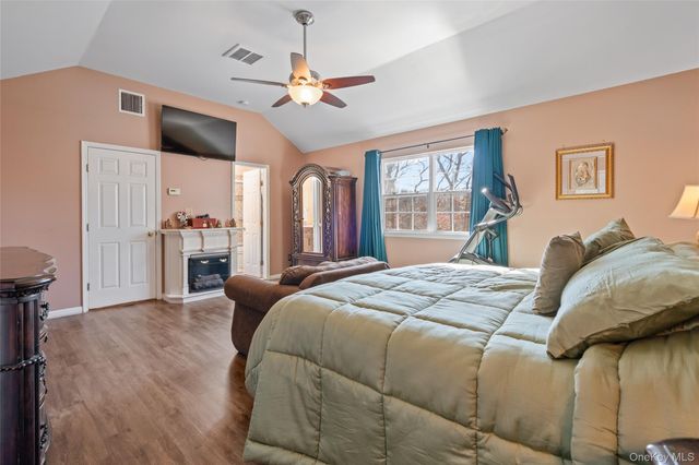 194 Miller Place Road, Miller Place, NY 11764