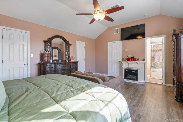 194 Miller Place Road, Miller Place, NY 11764