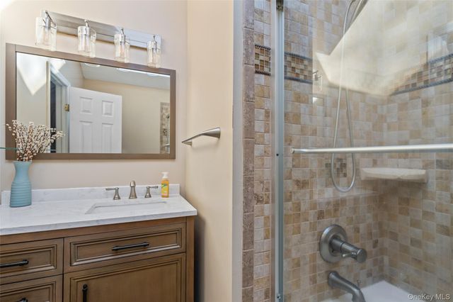 194 Miller Place Road, Miller Place, NY 11764