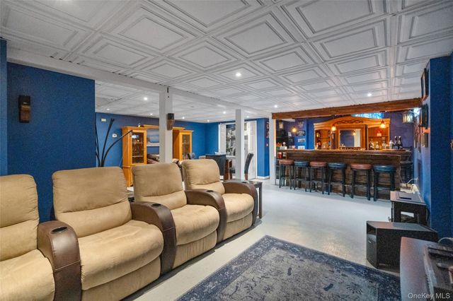 194 Miller Place Road, Miller Place, NY 11764