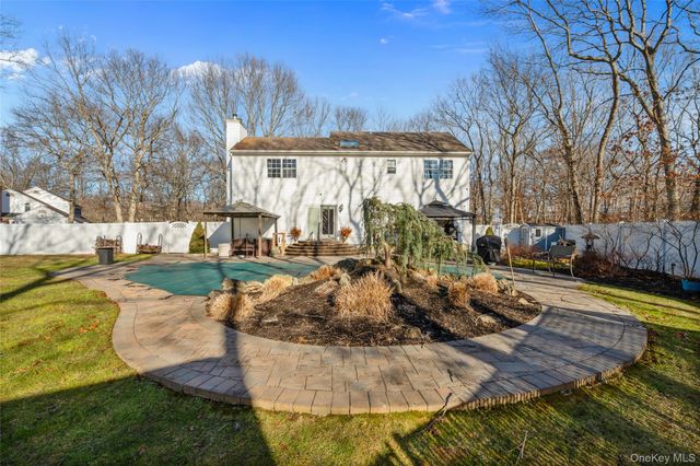 194 Miller Place Road, Miller Place, NY 11764