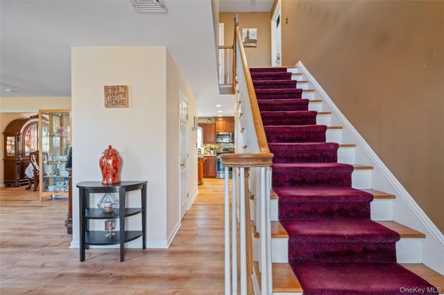 194 Miller Place Road, Miller Place, NY 11764