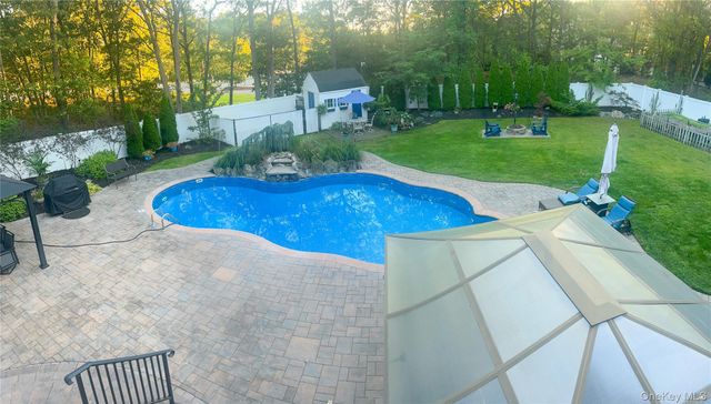 194 Miller Place Road, Miller Place, NY 11764