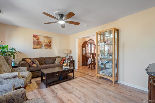 194 Miller Place Road, Miller Place, NY 11764