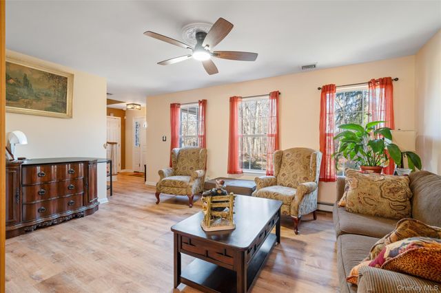 194 Miller Place Road, Miller Place, NY 11764