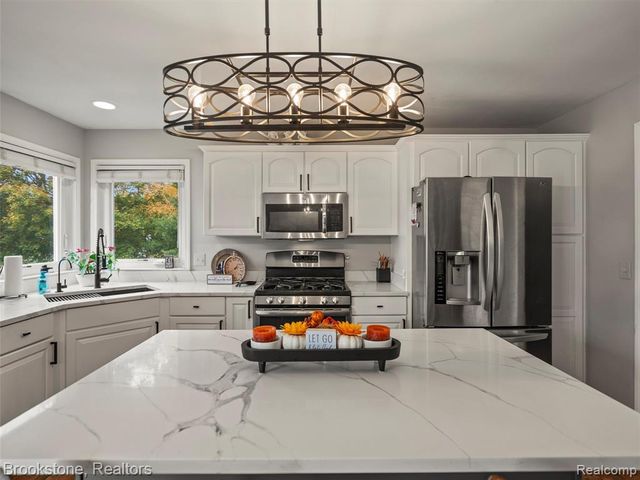 6707 Forest Pointe Boulevard, Davisburg, MI 48350