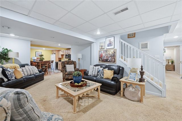 110 Neshannock Trails Dr, Neshannock Twp, PA 16105