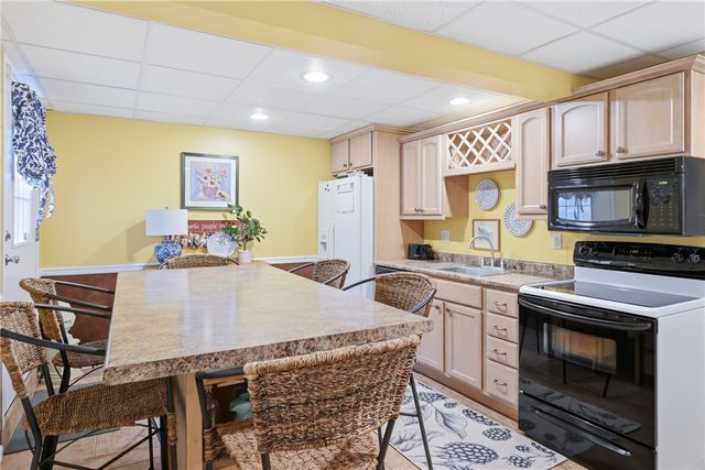 110 Neshannock Trails Dr, Neshannock Twp, PA 16105