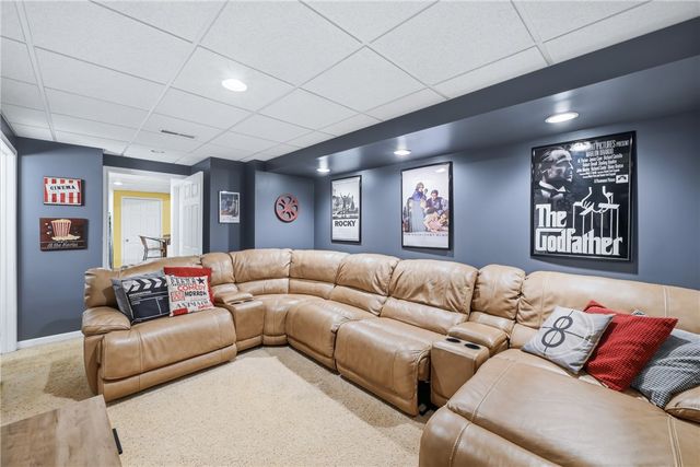 110 Neshannock Trails Dr, Neshannock Twp, PA 16105