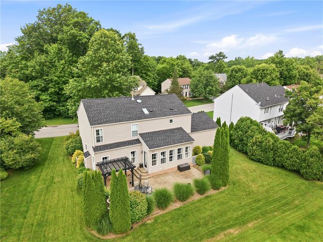 110 Neshannock Trails Dr, Neshannock Twp, PA 16105