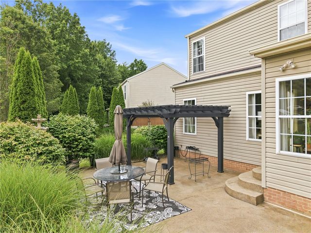 110 Neshannock Trails Dr, Neshannock Twp, PA 16105