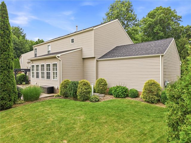 110 Neshannock Trails Dr, Neshannock Twp, PA 16105
