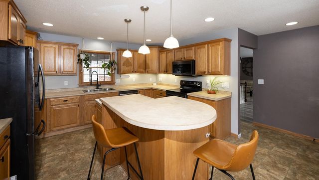 612 7th Avenue W, West Fargo, ND 58078