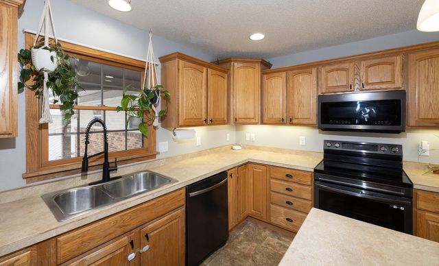 612 7th Avenue W, West Fargo, ND 58078