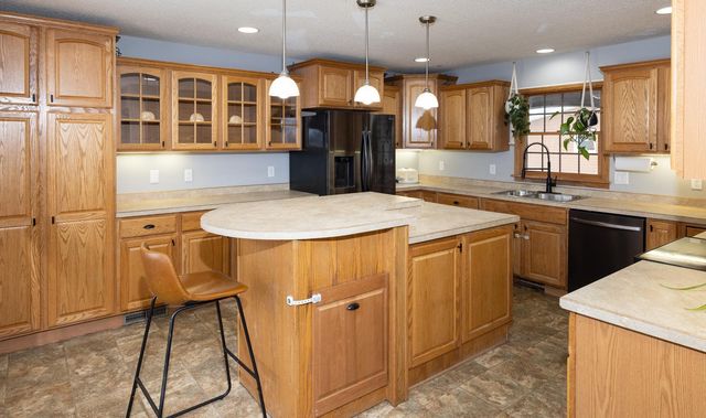 612 7th Avenue W, West Fargo, ND 58078