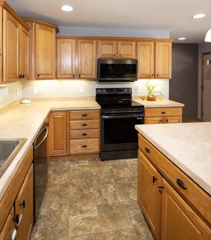 612 7th Avenue W, West Fargo, ND 58078