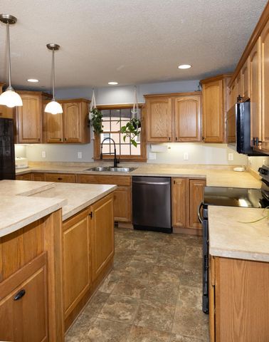 612 7th Avenue W, West Fargo, ND 58078