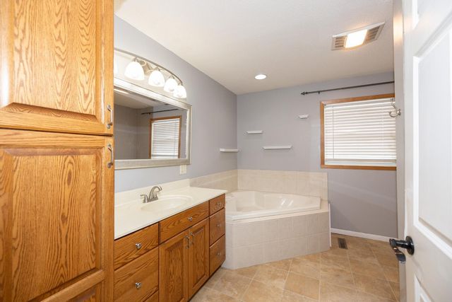 612 7th Avenue W, West Fargo, ND 58078