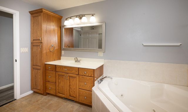 612 7th Avenue W, West Fargo, ND 58078