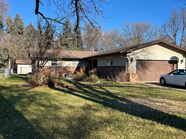 612 7th Avenue W, West Fargo, ND 58078