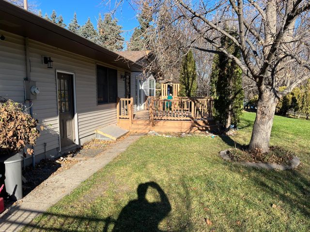 612 7th Avenue W, West Fargo, ND 58078