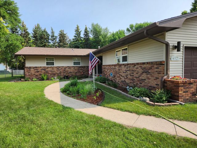 612 7th Avenue W, West Fargo, ND 58078