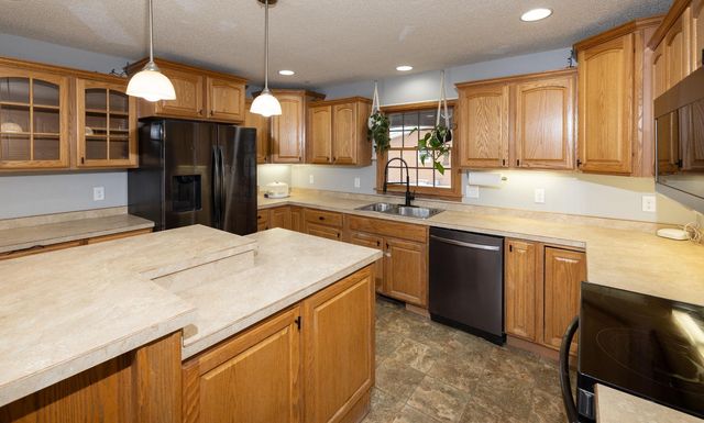 612 7th Avenue W, West Fargo, ND 58078