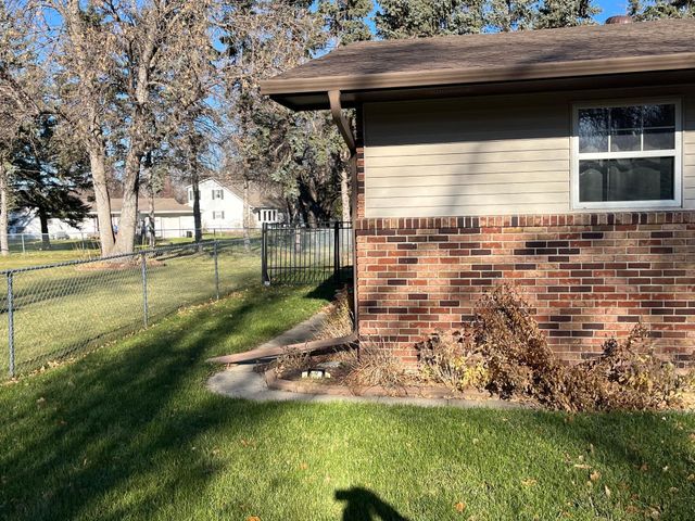 612 7th Avenue W, West Fargo, ND 58078