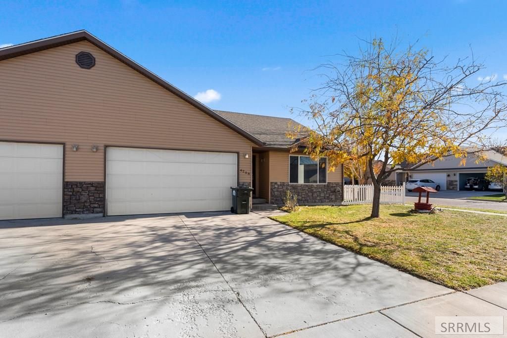 Image 2 of property listing at 4208 Sunnybrook Lane, Pocatello, ID 83202