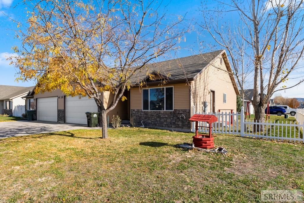 Image 3 of property listing at 4208 Sunnybrook Lane, Pocatello, ID 83202