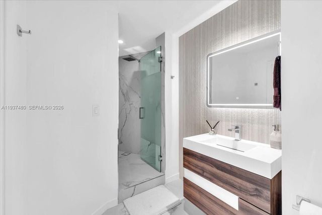 300 S Pointe Dr 1404, Miami Beach, FL 33139