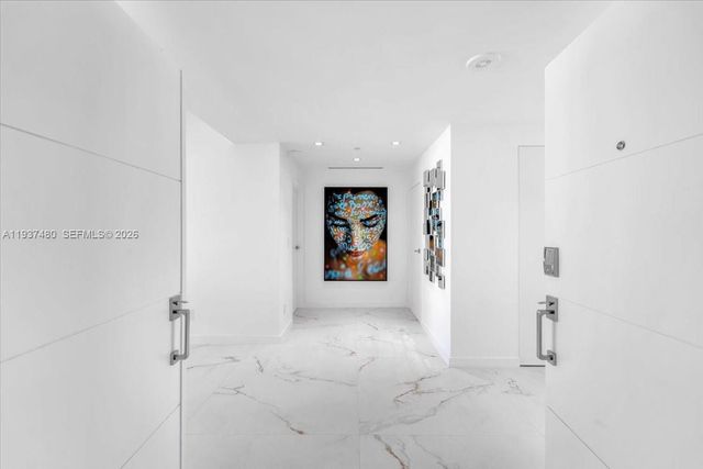 300 S Pointe Dr 1404, Miami Beach, FL 33139