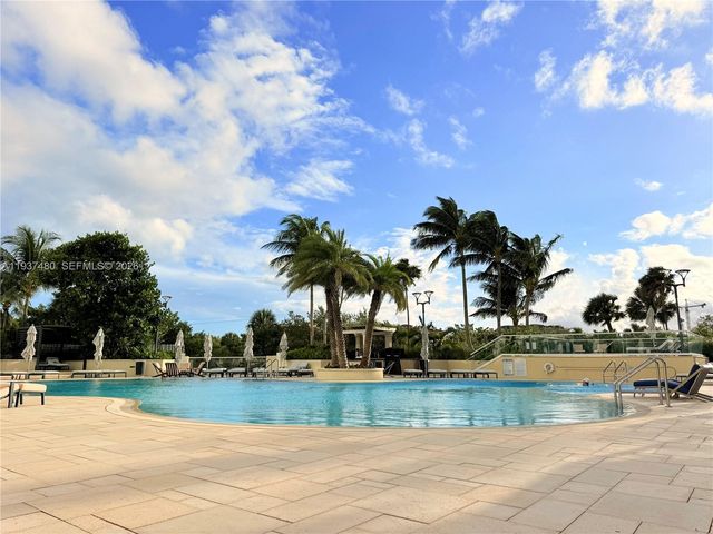 300 S Pointe Dr 1404, Miami Beach, FL 33139