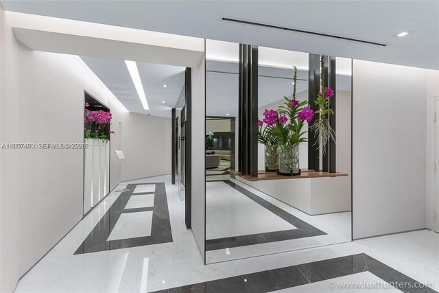 300 S Pointe Dr 1404, Miami Beach, FL 33139