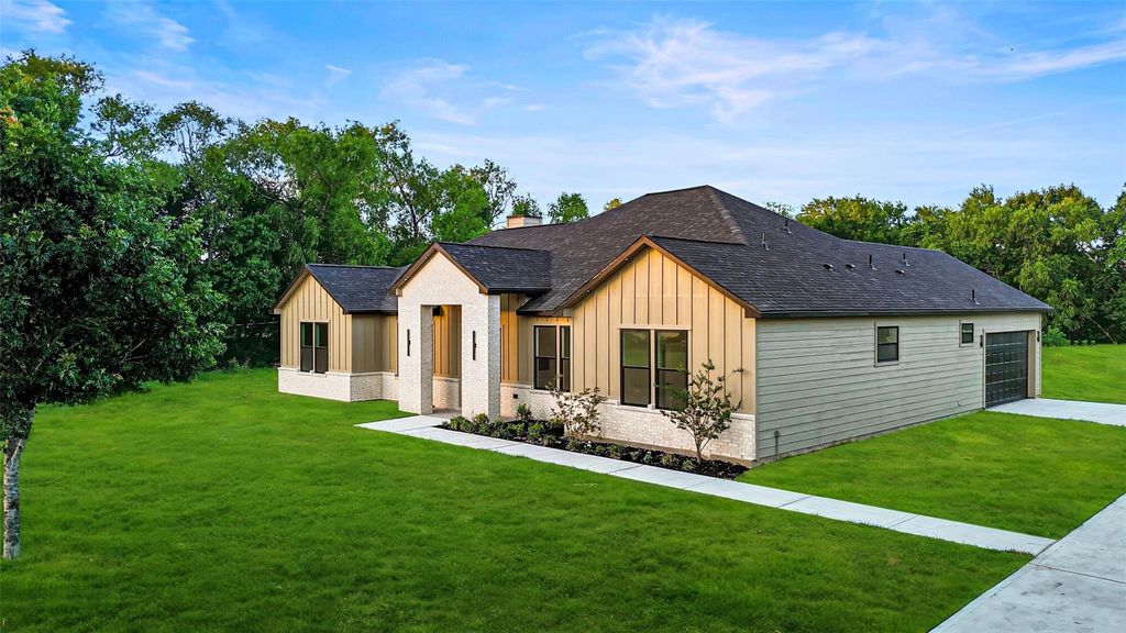 243 County Road 487, Dayton, TX 77535